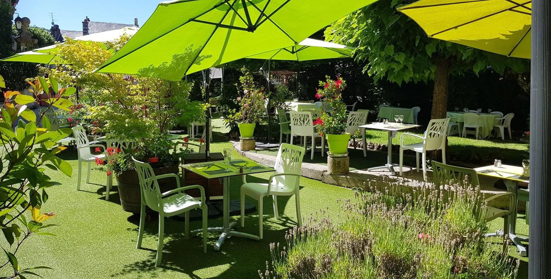 Hotel Le Lion D'Or Saint-Geniez-dʼOlt