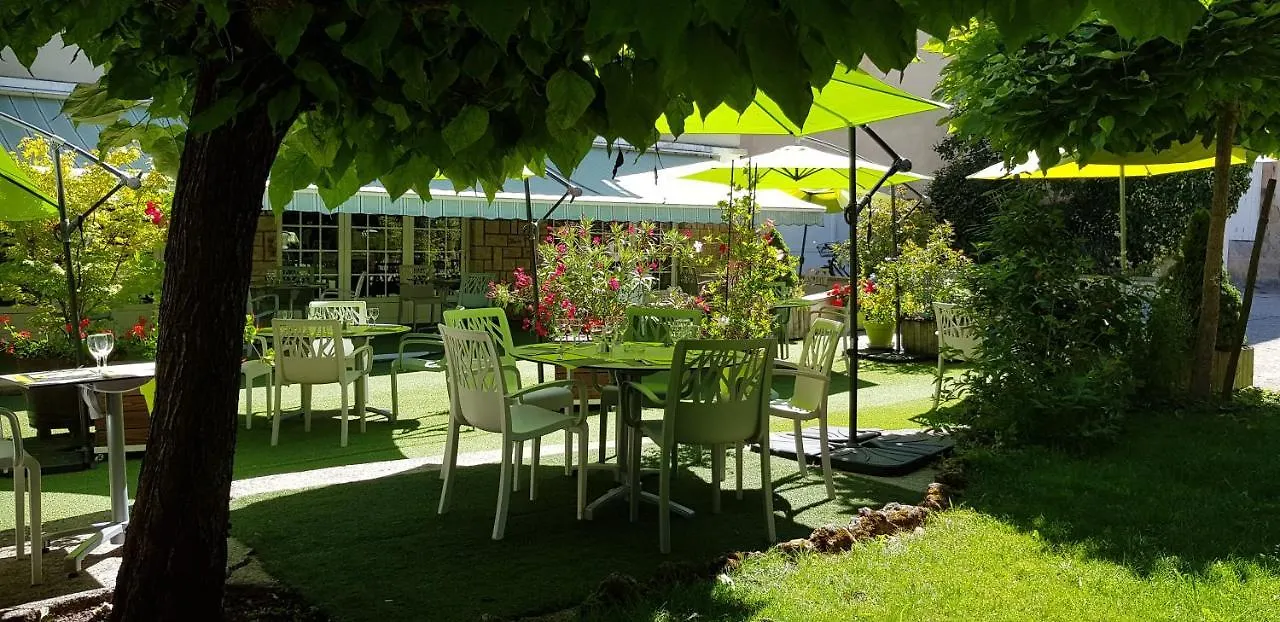 Hotel Le Lion d'Or Saint-Geniez-dʼOlt